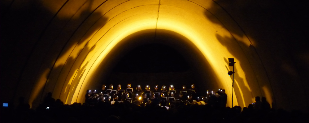 Concert de la Coral Ginesta de Cervera i el Petit de Cal Eril sota l'autovia A2
