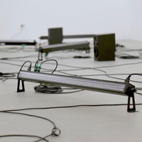 Instal·lació audio-lumínica 'A Trap for your Attention' de Gábor Lázár Instal·lació audio-lumínica 'A Trap for your Attention' de Gábor Lázár