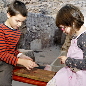 Taller infantil 'Divertim-nos amb els romans!' Taller infantil 'Divertim-nos amb els romans!'