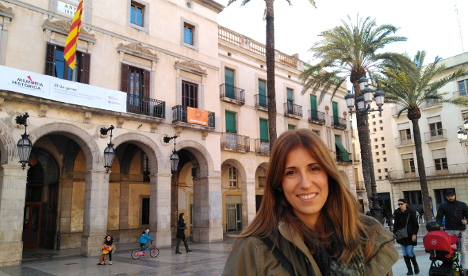 Judith Barbacil a la plaça de la Vila de Vilanova.