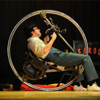 karoli, l'home roda karoli, l'home roda