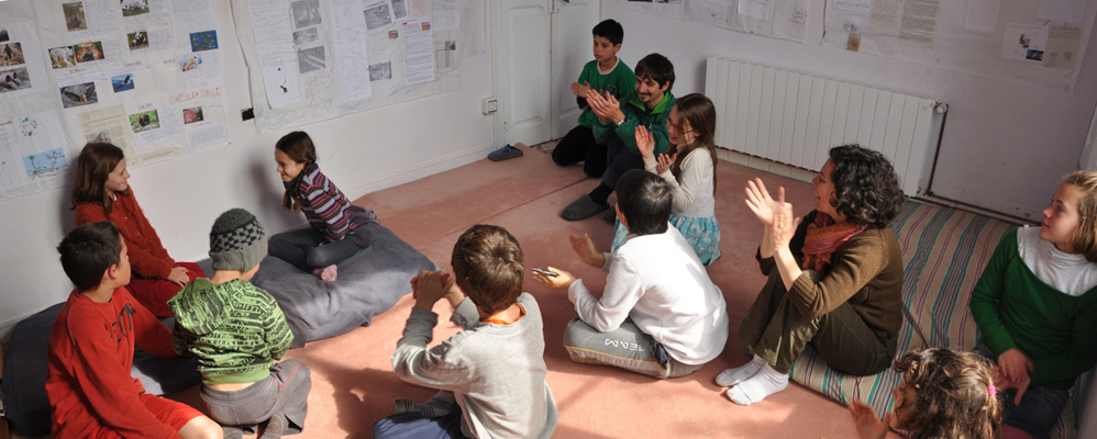 Una imatge de l'escola Epiqueia de Mediona, amb la seva directora Mar Esteve Una imatge de l'escola Epiqueia de Mediona, amb la seva directora Mar Esteve