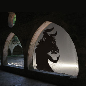 Espectacle de teatre d’ombres ‘El laberint: seguint les ombres’, Monestir de Santes Creus Espectacle de teatre d’ombres ‘El laberint: seguint les ombres’, Monestir de Santes Creus