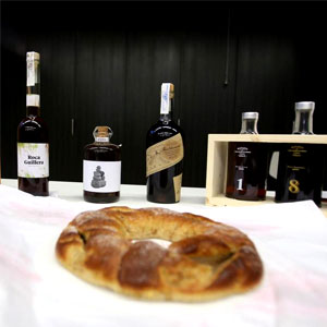 Tast de ratafia amb maridatge de productes de la terra