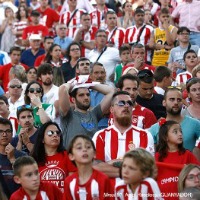 Set mirades a dotze mesos