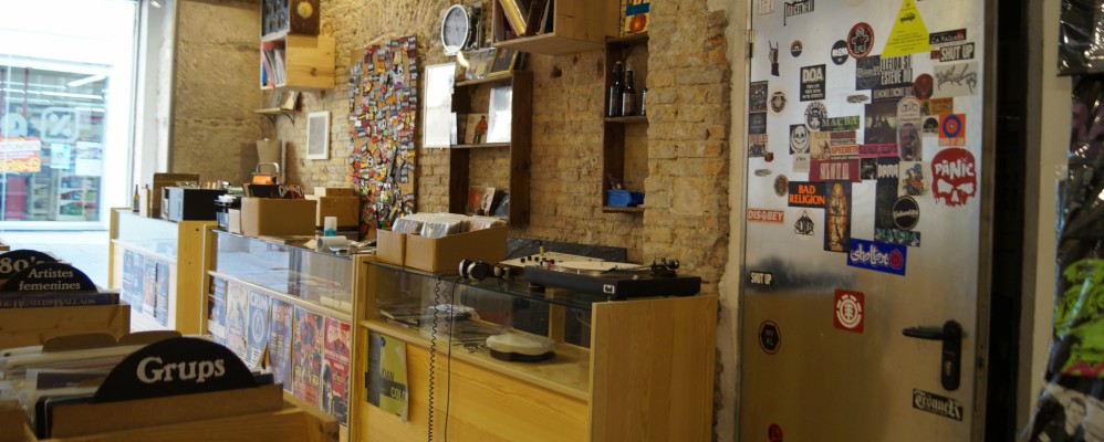 Grans Records, botiga, vinil, música, memoria, història, Cervesa, Beure, local amb encant, Lleida, Segrià, Surtdecasa Ponent Grans Records, botiga, vinil, música, memoria, història, Cervesa, Beure, local amb encant, Lleida, Segrià, Surtdecasa Ponent