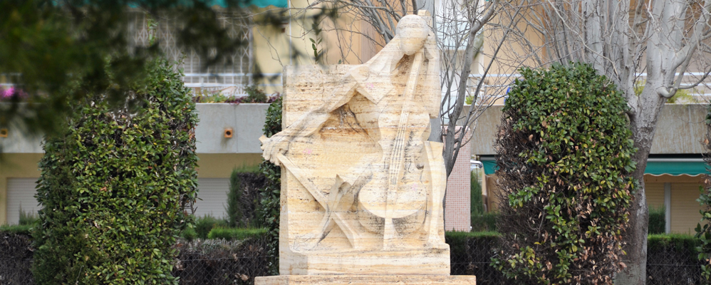 Monument a Pau Casals al barri de Sant Salvador