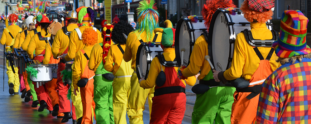 Una comparsa de pallassos per Carnaval Una comparsa de pallassos per Carnaval