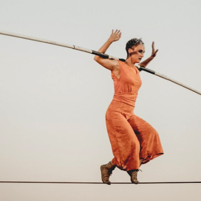 'H', espectacle de funambulisme de La Corcoles, 2025 'H', espectacle de funambulisme de La Corcoles, 2025