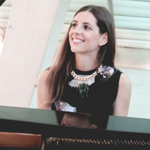 Emília Rovira, pianista, cantant, compositora Emília Rovira, pianista, cantant, compositora