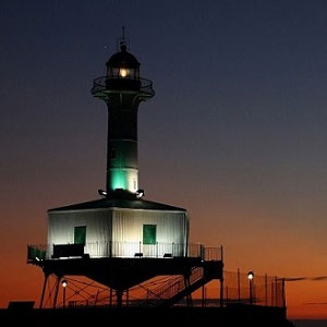 VII Nit Literària al Far de la Banya: llegint la mar