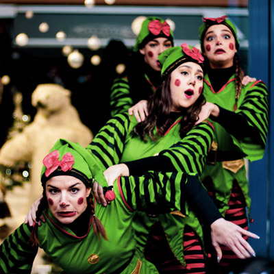 Espectacle itinerant 'Els Follets fan un tomb de Nadal' de La Suite Produccions Espectacle itinerant 'Els Follets fan un tomb de Nadal' de La Suite Produccions