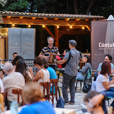 Hostal Càntut, sopars per cantar al Restaurant Can Selvatà, Cornellà del Terri, 2021
