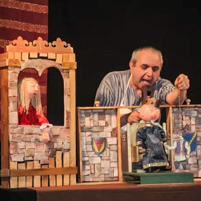 Espectacle familiar 'La veritable història del rei que tenia el nas vermell', de la companyia l'Invisible Titelles Espectacle familiar 'La veritable història del rei que tenia el nas vermell', de la companyia l'Invisible Titelles