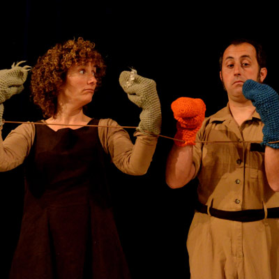 Espectacle 'Les sirenes són calbes' - Cia. Delirir Espectacle 'Les sirenes són calbes' - Cia. Delirir