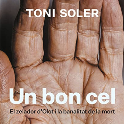 Llibre 'Un bon cel: el zelador d’Olot i la banalitat de la mort' de Toni Soler