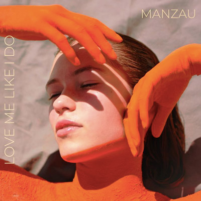 Manzau, Anna Serra Colomer, portada del single 'Love me like I do', 2021 Manzau, Anna Serra Colomer, portada del single 'Love me like I do', 2021