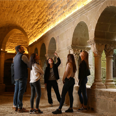 El misteri de Sant Benet, Món Sant Benet