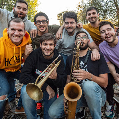 Músics de carrer. Tribut a Txarango Músics de carrer. Tribut a Txarango