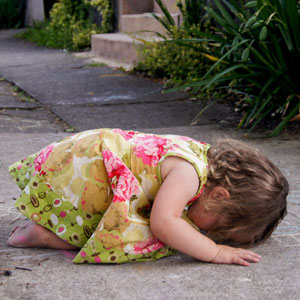 Nena fent Yoga