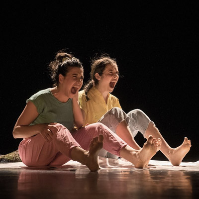 Espectacle de dansa 'Picnic on the moon' de Júlia Godino i Alexa Moya Espectacle de dansa 'Picnic on the moon' de Júlia Godino i Alexa Moya