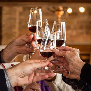 Activitat, Trepitjant la ratafia, Ratafia, Brindis, Copes