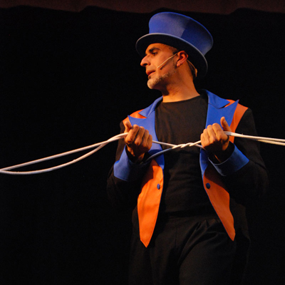 Espectacle 'Això no és màgia, o sí!' de Màgia Struc Espectacle 'Això no és màgia, o sí!' de Màgia Struc