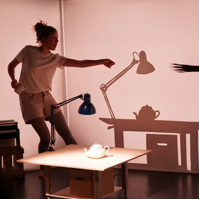 Espectacle familiar 'Schattenwerfer (Les ombres de l’ombra)', de Tangram Kollektiv Espectacle familiar 'Schattenwerfer (Les ombres de l’ombra)', de Tangram Kollektiv