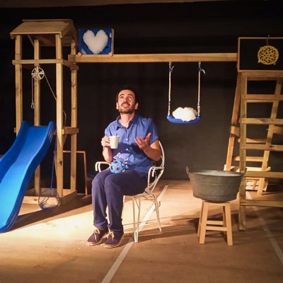 Teatre familiar 'Gotes d’aigua sobre una fulla d’alzina' de Genovesa, Narratives Teatrals. Teatre familiar 'Gotes d’aigua sobre una fulla d’alzina' de Genovesa, Narratives Teatrals.