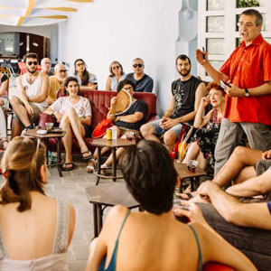 Taula rodona 'Noves dramatúrgies, de la perifèria al món' dins del FITT, Tarragona, 2019 Taula rodona 'Noves dramatúrgies, de la perifèria al món' dins del FITT, Tarragona, 2019