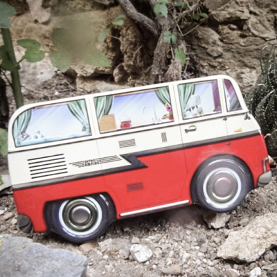 Teatre familiar 'El meravellós viatge de la Lea en la Van Caravan' a càrrec de La Banda Teatre familiar 'El meravellós viatge de la Lea en la Van Caravan' a càrrec de La Banda