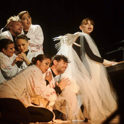 Teatre 'Perfectes' del grup de teatre I per què no? Teatre 'Perfectes' del grup de teatre I per què no?