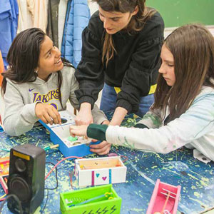 Taller infantil 'Zigzagging' amb Agnès Pe