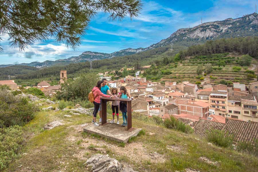 Família dalt del Turó de Vandellòs Família dalt del Turó de Vandellòs