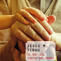 El noi del costat del padrí