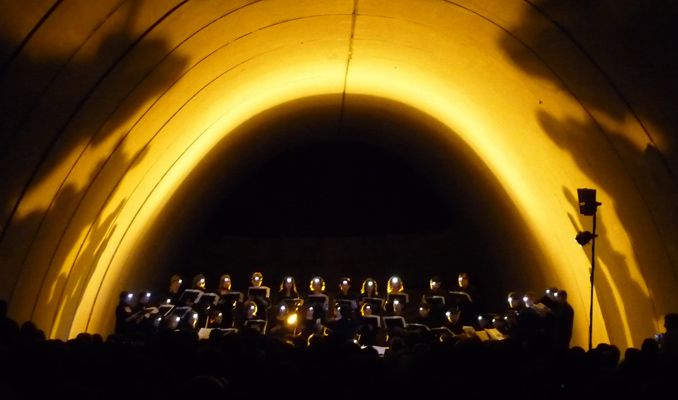 Concert de la Coral Ginesta de Cervera i el Petit de Cal Eril sota l'autovia A2