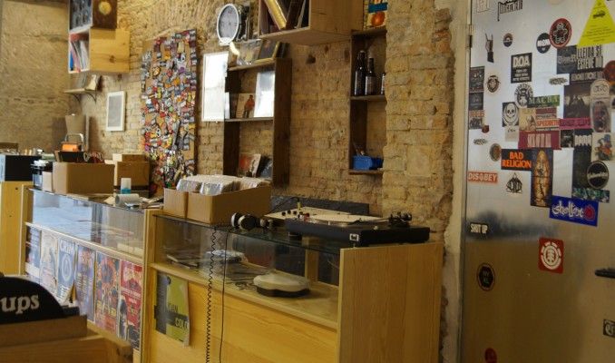 Grans Records, botiga, vinil, música, memoria, història, Cervesa, Beure, local amb encant, Lleida, Segrià, Surtdecasa Ponent Grans Records, botiga, vinil, música, memoria, història, Cervesa, Beure, local amb encant, Lleida, Segrià, Surtdecasa Ponent