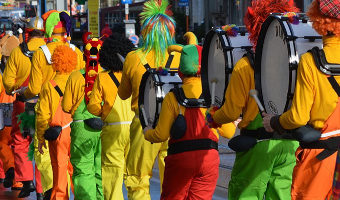 Una comparsa de pallassos per Carnaval