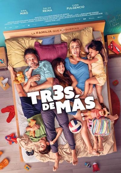  Tres de más
