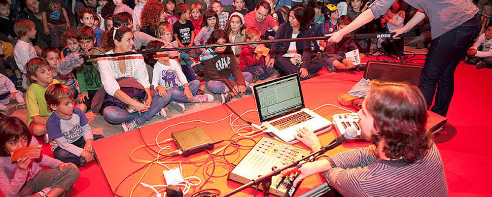 'Guillamino a la classe de les Girafes', taller de música electrònica