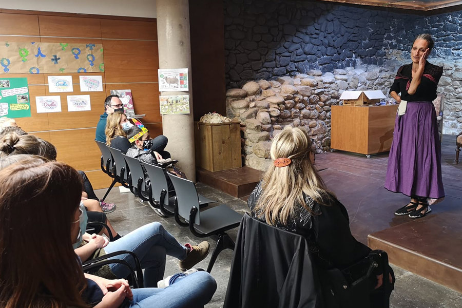 Visita guiada al Museu Etnològic de Ripoll amb l'Esperanceta Visita guiada al Museu Etnològic de Ripoll amb l'Esperanceta