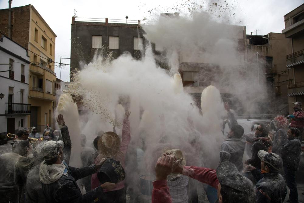 Batalla de farina als Carnavals de Godall