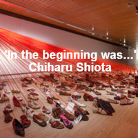 Exposició 'In the beginning was...' de Chiharu Shiota