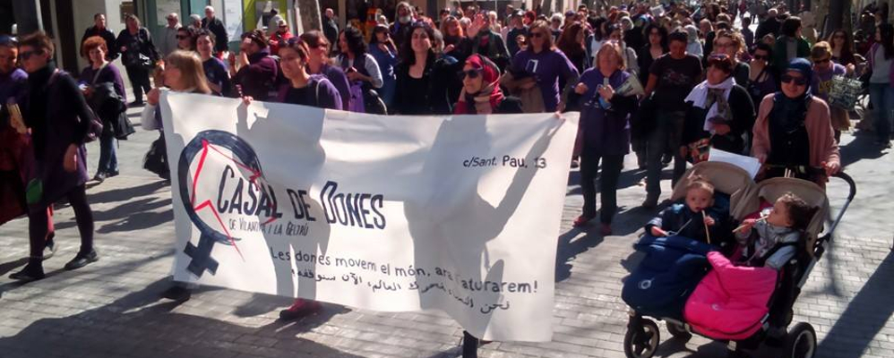 Manifestació del Casal de Dones de Vilanova i la Geltrú.