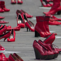 Instal·lació col·lectiva d'art públic 'Zapatos Rojos' 