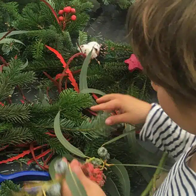 Taller 'Decorem el Nadal en família!', Sala Barcelona del Museu Terra, Barcelona, 2025