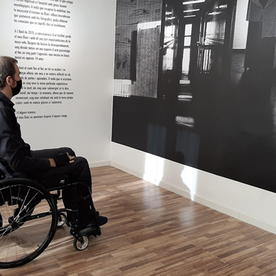 Exposició 'The mirror chair projecte' d'Agus Prats