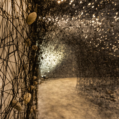 Exposició 'In the beginning was…' de Chiharu Shiota
