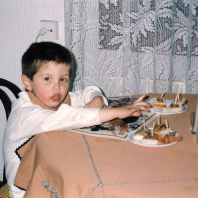 Exposició 'Abel Azcona. Les meues famílies 1988-2024'