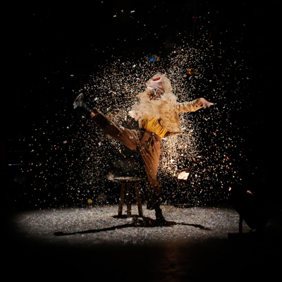 Circ 'Low Cost Paradise' de Cirque Pardi!